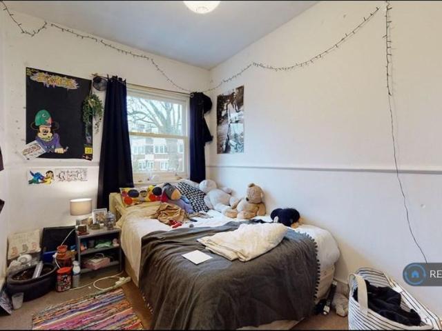 5 bedroom semi detached house to rent