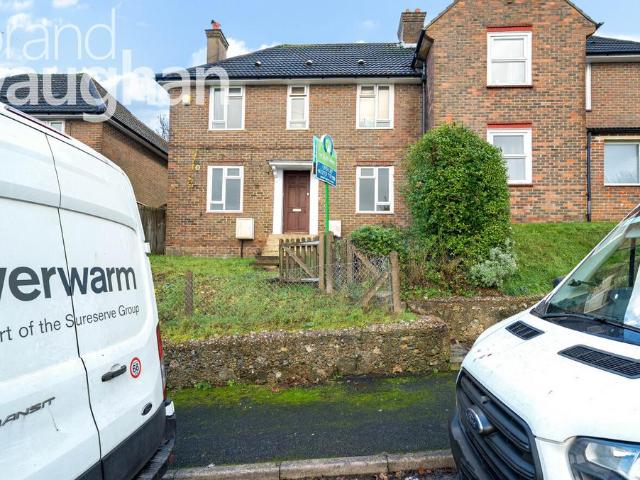 5 bedroom semi detached house to rent
