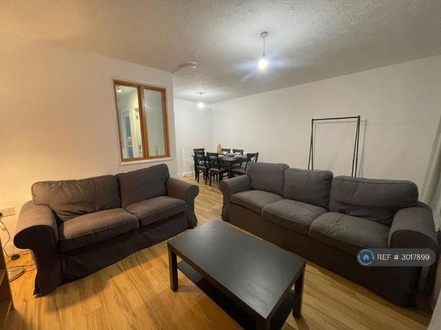 5 bedroom semi detached house to rent