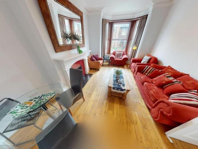 5 bedroom semi detached house to rent
