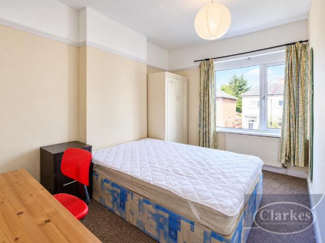 5 bedroom semi detached house to rent