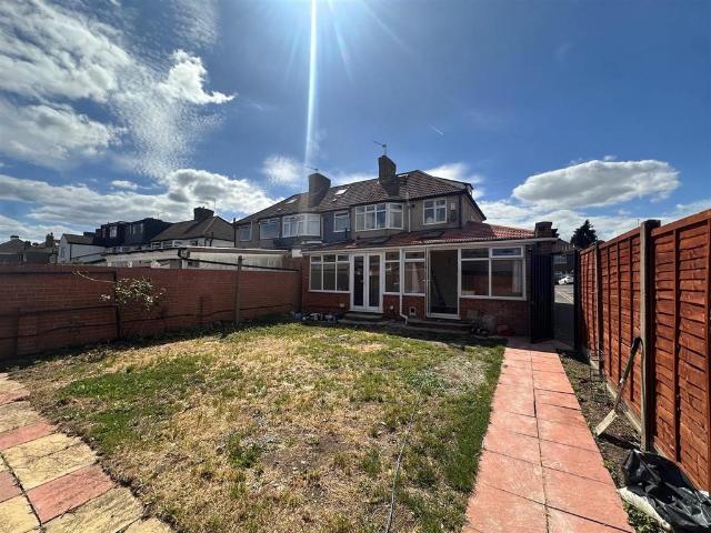 5 bedroom semi detached house to rent