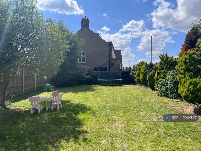 5 bedroom semi detached house to rent
