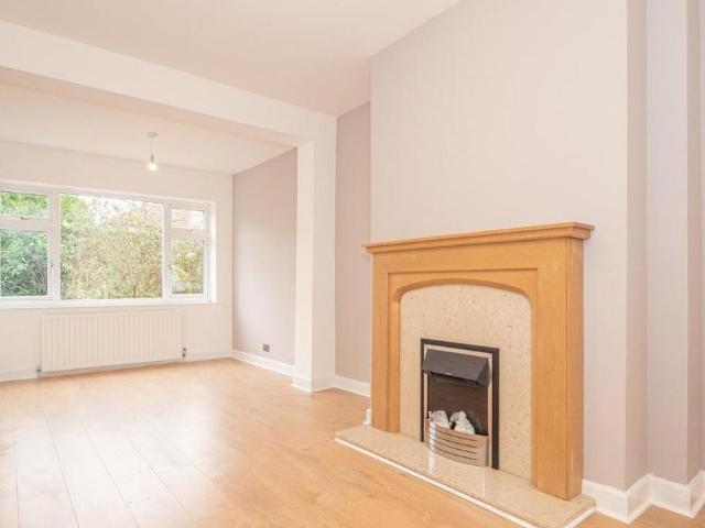 5 bedroom semi detached house to rent