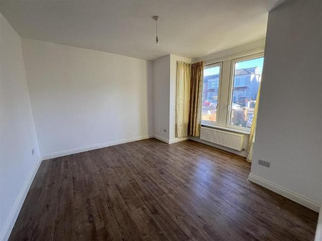 5 bedroom semi detached house to rent