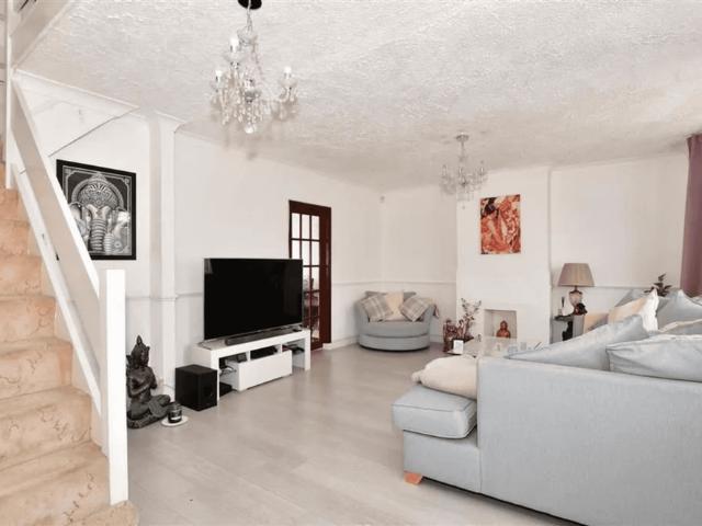 5 bedroom semi detached house to rent