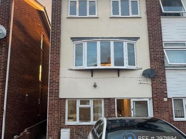 5 bedroom semi detached house to rent
