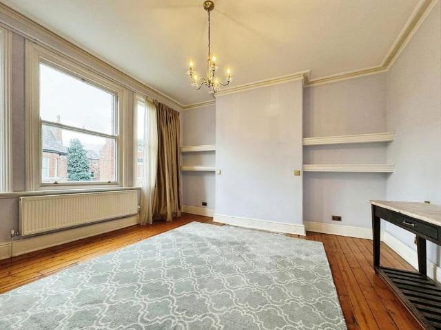 5 bedroom semi detached house to rent