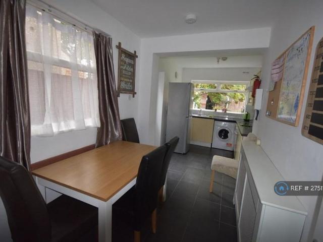5 bedroom semi detached house to rent