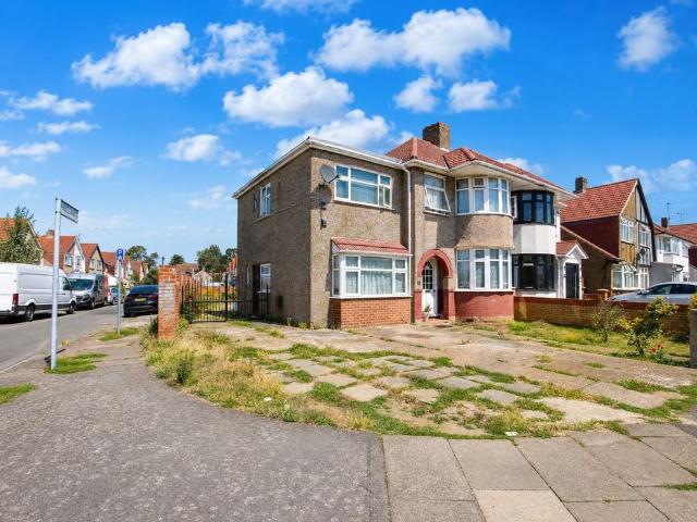 5 bedroom semi detached house to rent