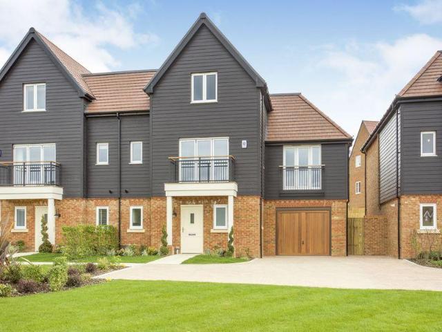 5 bedroom semi detached house to rent