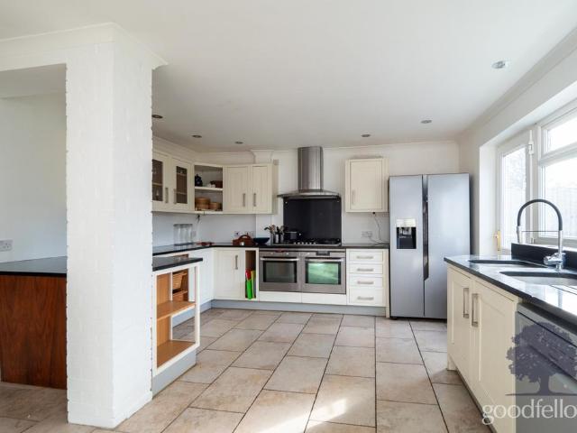 5 bedroom semi detached house to rent