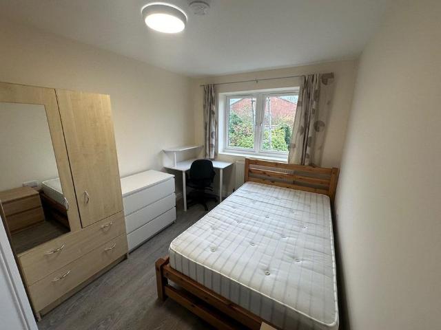 5 bedroom semi detached house to rent