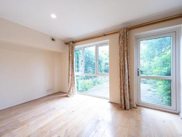 5 bedroom semi detached house to rent