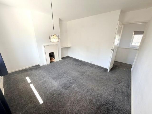 5 bedroom semi detached house to rent
