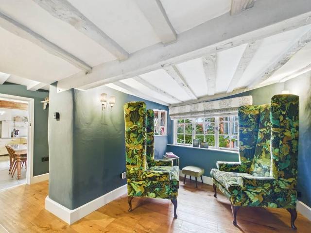 5 bedroom semi detached house to rent