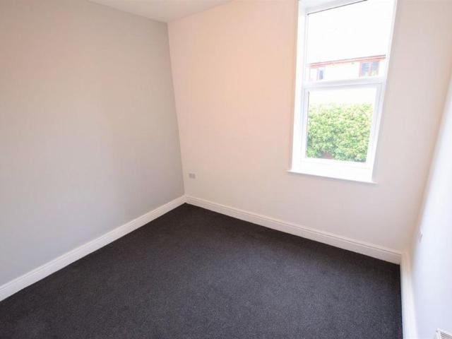 5 bedroom semi detached house to rent