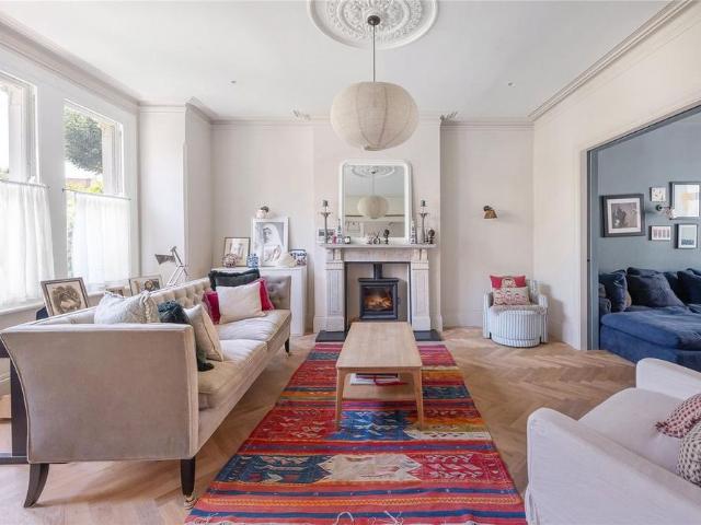 5 bedroom semi detached house to rent