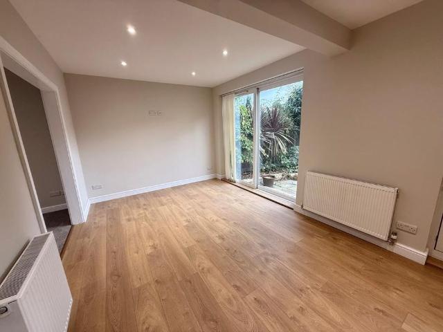 5 bedroom semi detached house to rent