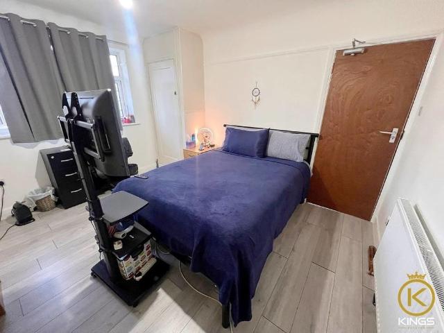 5 bedroom semi detached house to rent