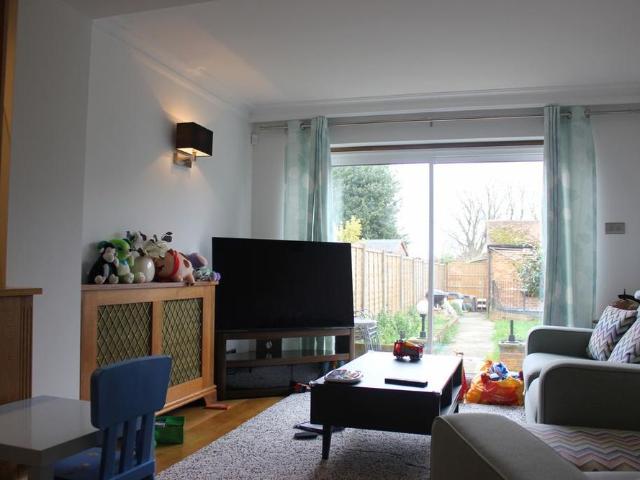 5 bedroom semi detached house to rent