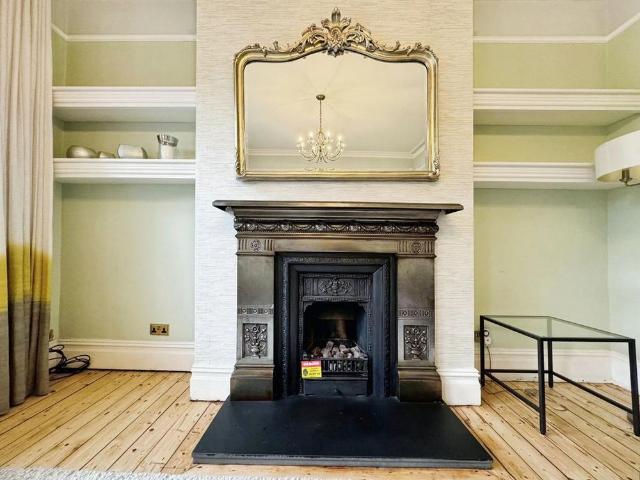 5 bedroom semi detached house to rent