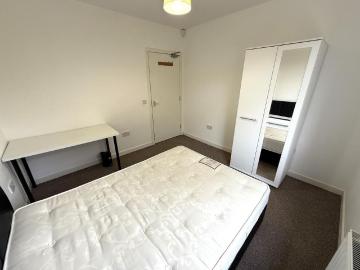 5 bedroom semi detached house to rent