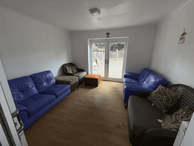5 bedroom semi detached house to rent