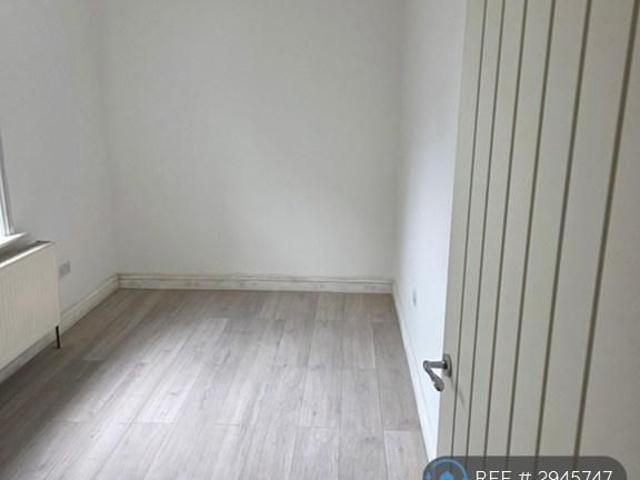 5 bedroom semi detached house to rent