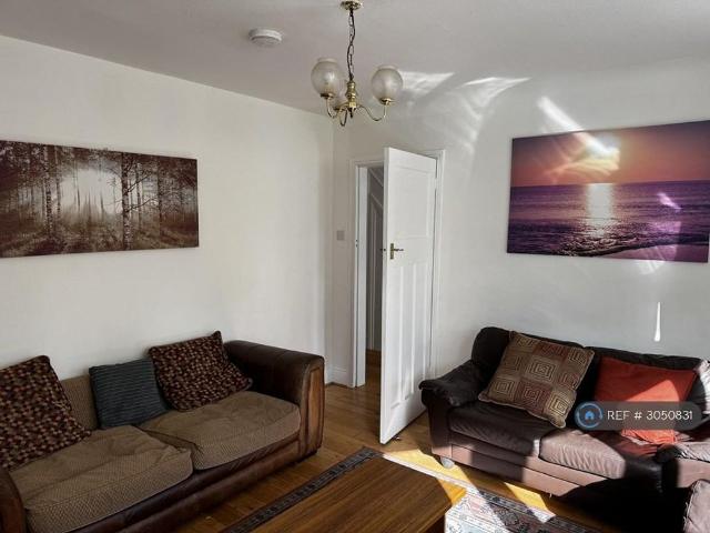 5 bedroom semi detached house to rent