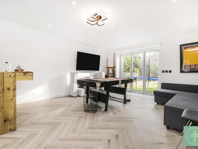 5 bedroom semi detached house to rent
