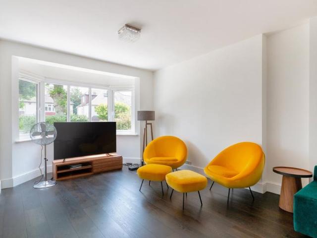 5 bedroom semi detached house to rent