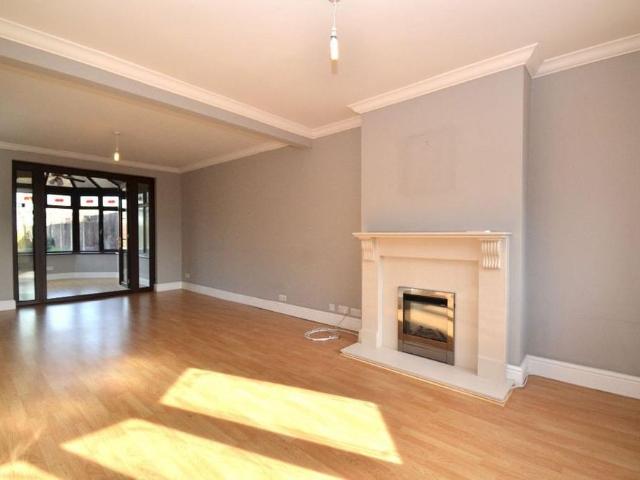 5 bedroom semi detached house to rent