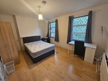 5 bedroom semi detached house to rent