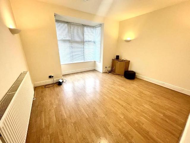 5 bedroom semi detached house to rent