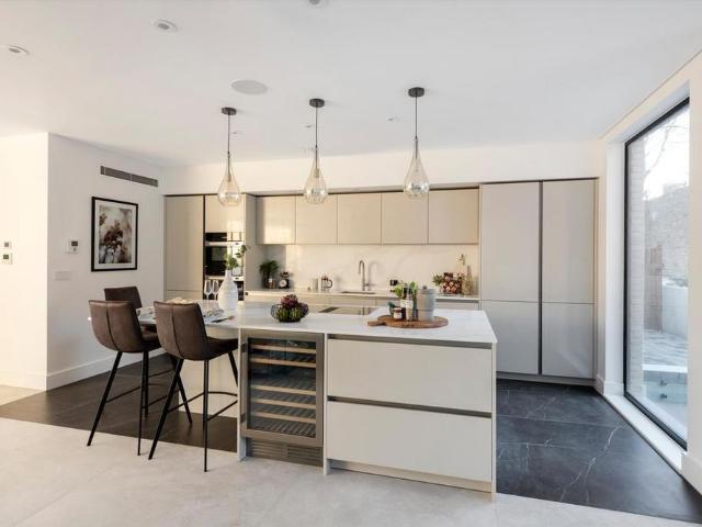 5 bedroom semi detached house to rent