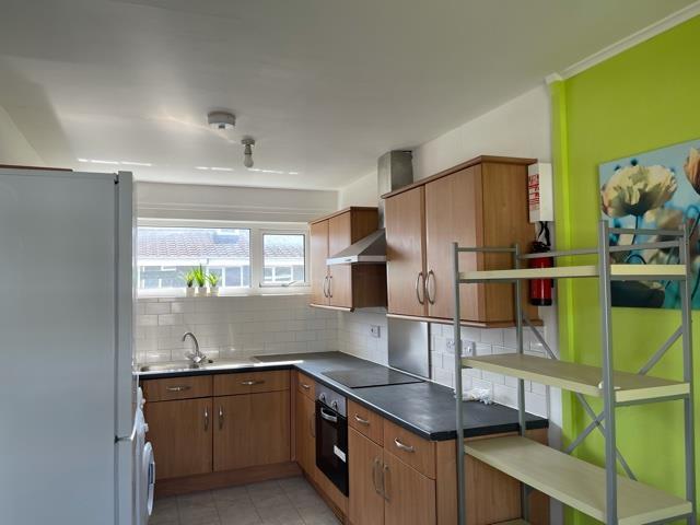 5 bedroom semi detached house to rent