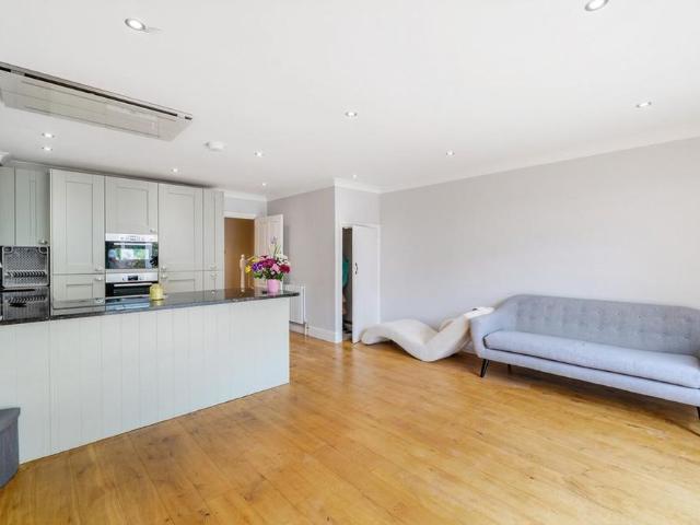 5 bedroom semi detached house to rent