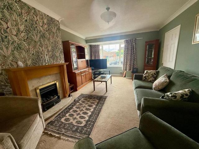 5 bedroom semi detached house to rent