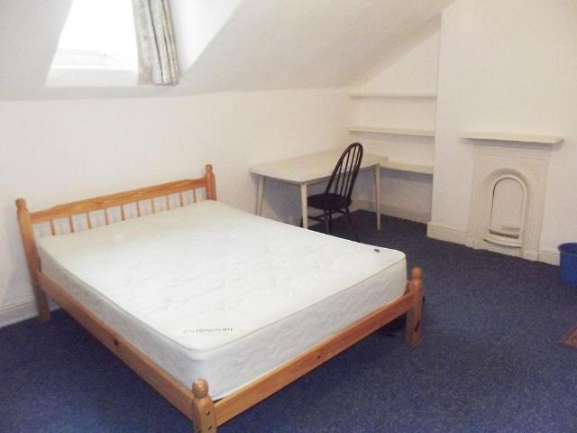 5 bedroom semi detached house to rent