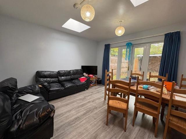5 bedroom semi detached house to rent
