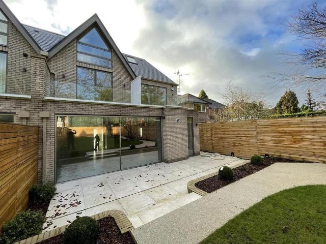 5 bedroom semi detached house to rent