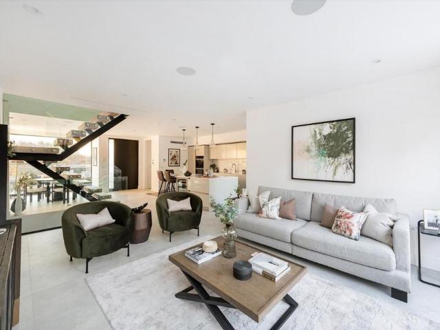 5 bedroom semi detached house to rent