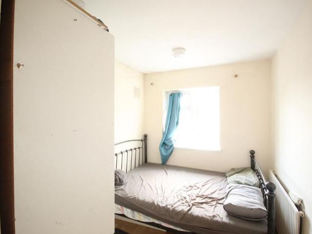 5 bedroom semi detached house to rent
