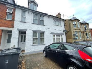 5 bedroom semi detached house to rent