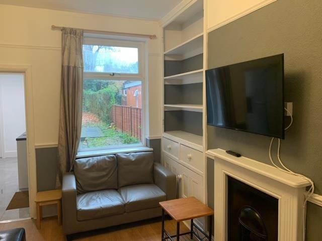 5 bedroom semi detached house to rent