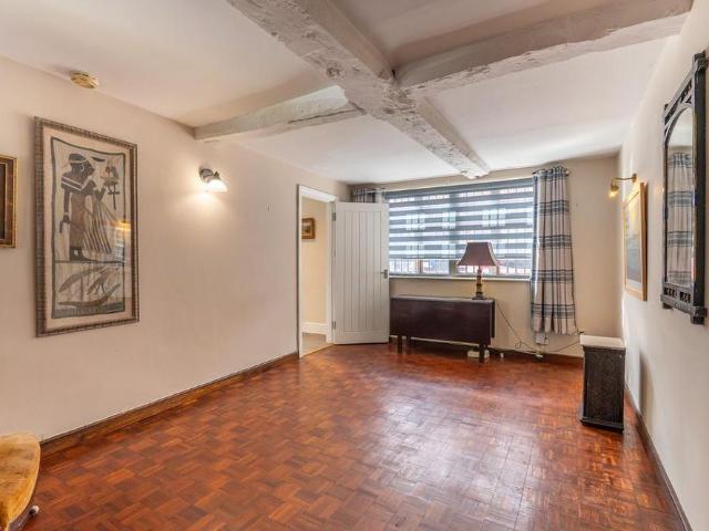 5 bedroom semi detached house to rent