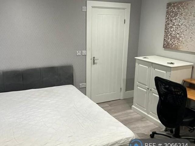 5 bedroom semi detached house to rent