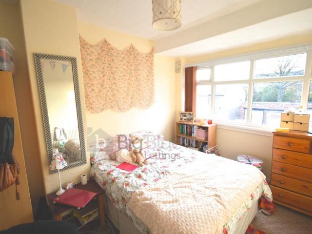 5 bedroom semi detached house to rent
