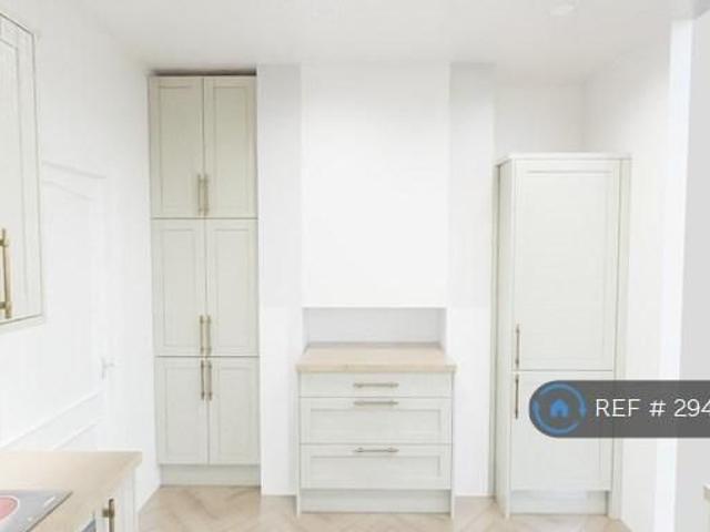 5 bedroom semi detached house to rent